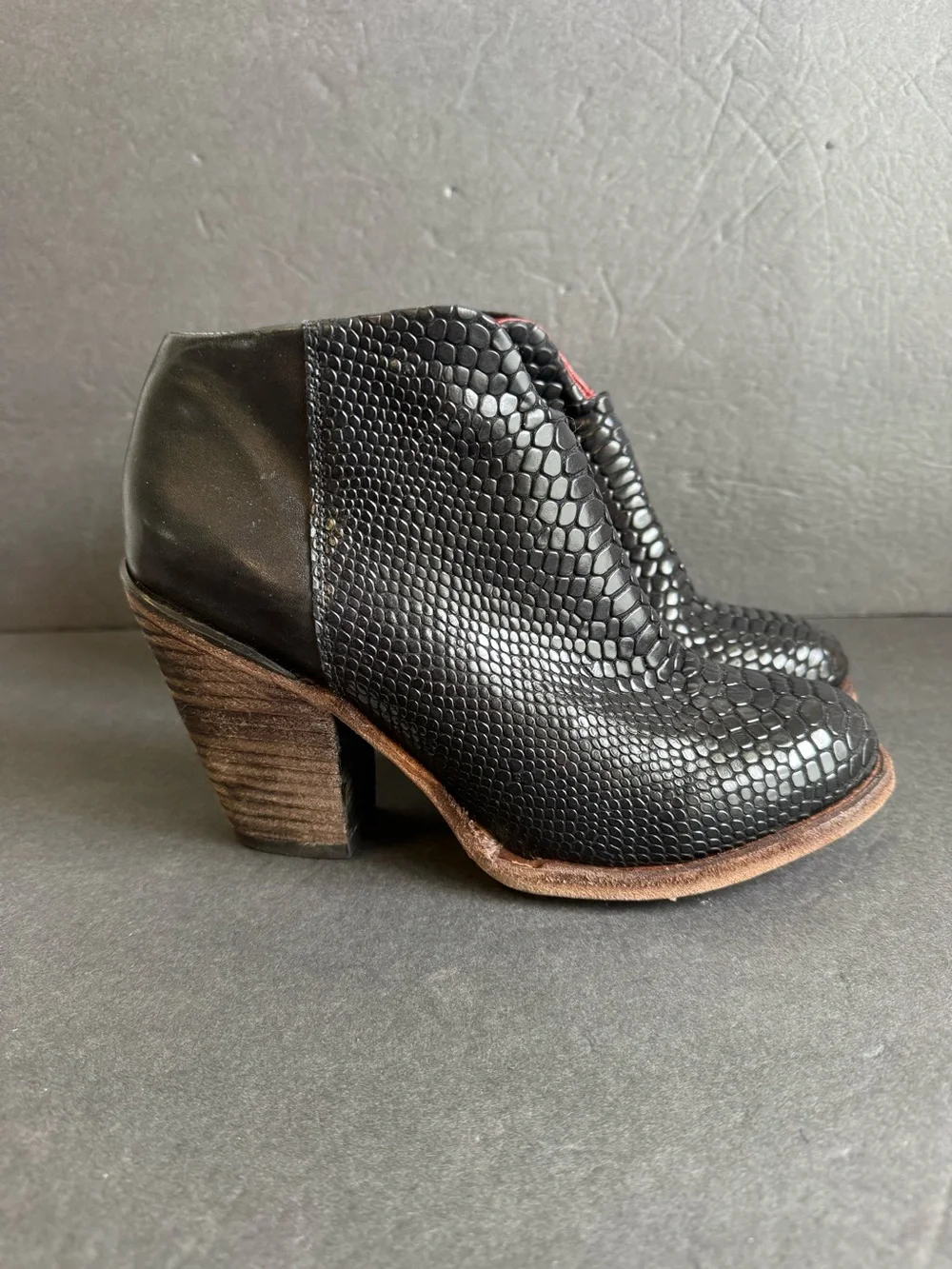 Freebird by Steven Detroit Boots Black Snake Embossed Leather Ankle‎ Booties 9